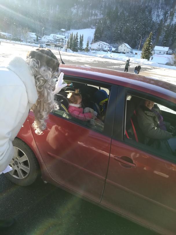 Razdelitev daril - DRIVE IN