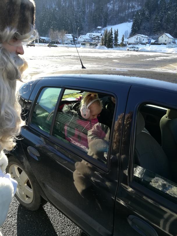 Razdelitev daril - DRIVE IN